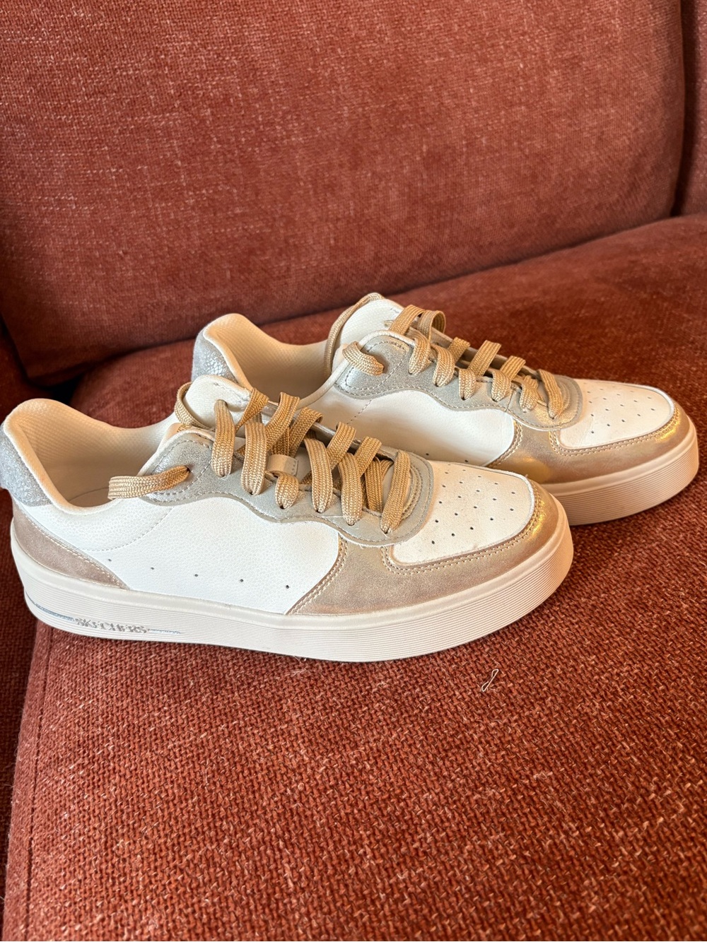 Skechers Hiland Soft Metal